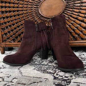 Via Pinky Kayla Brown Ankle Fringe Boots - Women’s 9